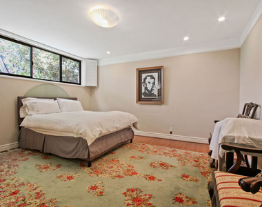 9303 Burton Way - Photo Thumbnail 17
