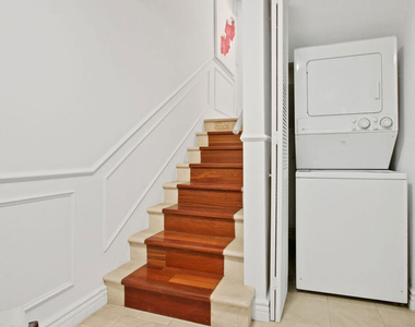 9303 Burton Way - Photo Thumbnail 21