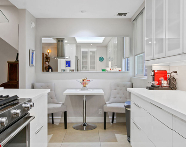 9303 Burton Way - Photo Thumbnail 3