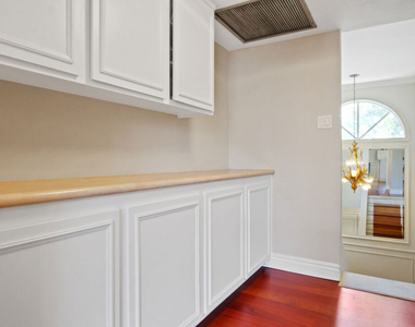 9303 Burton Way - Photo Thumbnail 16