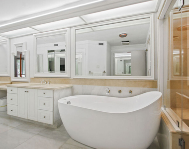 9303 Burton Way - Photo Thumbnail 13