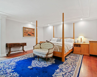 9303 Burton Way - Photo Thumbnail 11