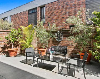 9303 Burton Way - Photo Thumbnail 10
