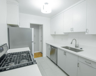 8563 Holloway Drive - Photo Thumbnail 6