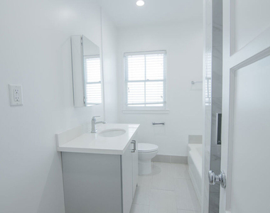 8563 Holloway Drive - Photo Thumbnail 5
