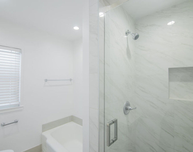 8563 Holloway Drive - Photo Thumbnail 4