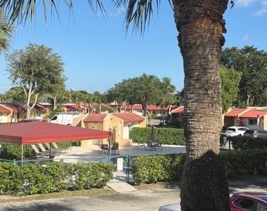 321 Lake Evelyn Drive - Photo Thumbnail 11