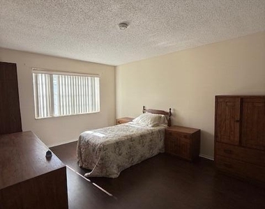 321 Lake Evelyn Drive - Photo Thumbnail 3