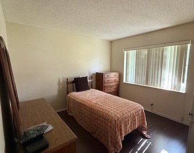 321 Lake Evelyn Drive - Photo Thumbnail 6
