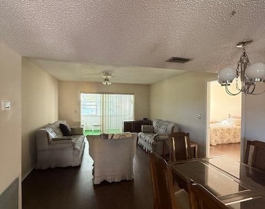 321 Lake Evelyn Drive - Photo Thumbnail 2