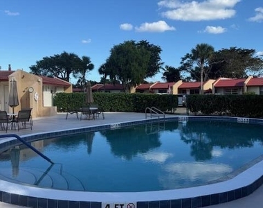 321 Lake Evelyn Drive - Photo Thumbnail 10