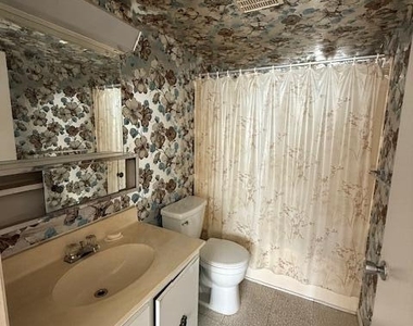 321 Lake Evelyn Drive - Photo Thumbnail 5