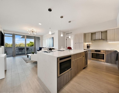 111 Se 1st Avenue - Photo Thumbnail 2