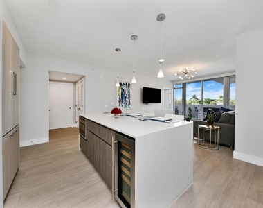 111 Se 1st Avenue - Photo Thumbnail 3