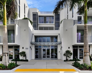 111 Se 1st Avenue - Photo Thumbnail 1