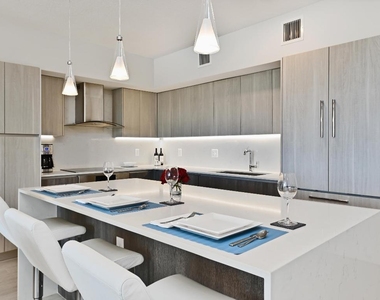 111 Se 1st Avenue - Photo Thumbnail 4
