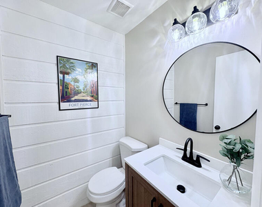 2050 Oleander Boulevard - Photo Thumbnail 7
