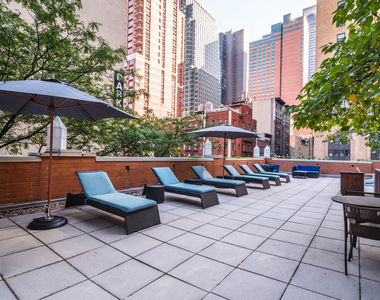 305 West 50th Street - Photo Thumbnail 7