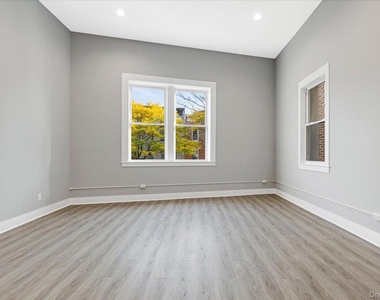 47 Beekman Avenue - Photo Thumbnail 5
