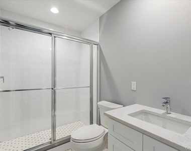 47 Beekman Avenue - Photo Thumbnail 7