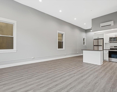 47 Beekman Avenue - Photo Thumbnail 4