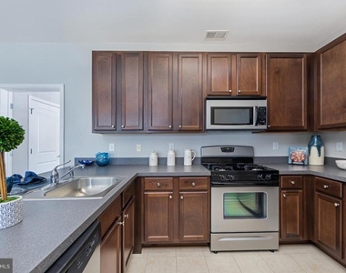 198 Camelot Court - Photo Thumbnail 1