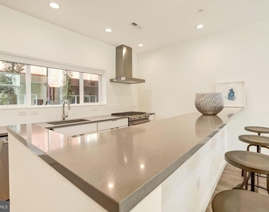 446 Ridge Street Nw - Photo Thumbnail 6