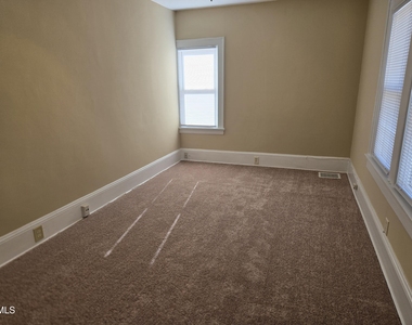 205 N Smithfield Road - Photo Thumbnail 5