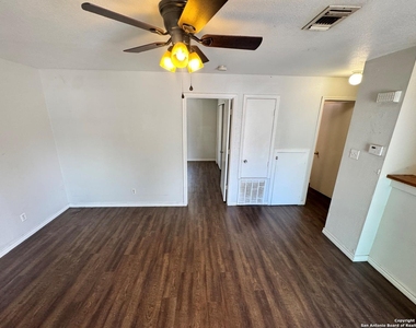 830 W Hutchins Pl - Photo Thumbnail 1
