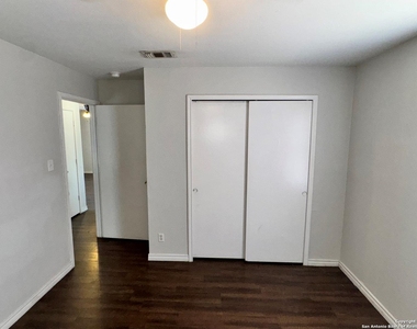 830 W Hutchins Pl - Photo Thumbnail 7