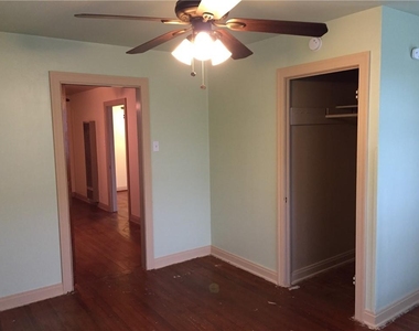 611 W 37th St - Photo Thumbnail 5