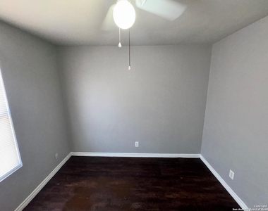 830 W Hutchins Pl - Photo Thumbnail 6