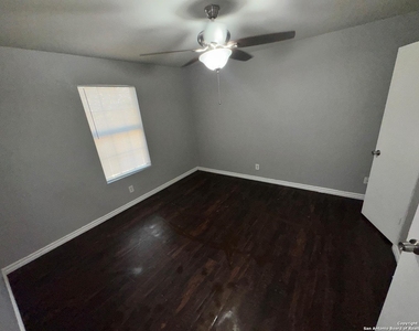 830 W Hutchins Pl - Photo Thumbnail 3