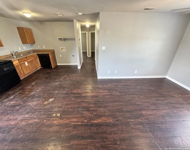 830 W Hutchins Pl - Photo Thumbnail 1