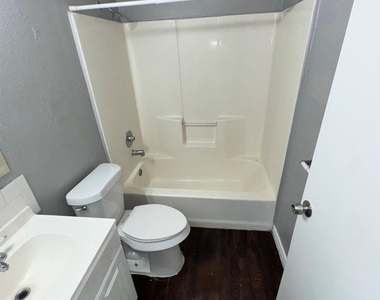 830 W Hutchins Pl - Photo Thumbnail 4