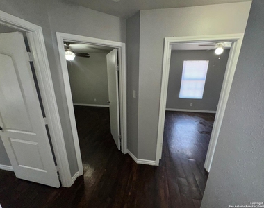 830 W Hutchins Pl - Photo Thumbnail 5