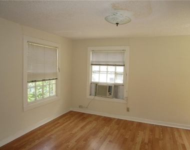 908 W 22nd St - Photo Thumbnail 2