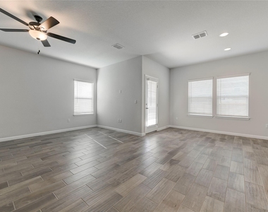 10716 Timber Brook Pass - Photo Thumbnail 5