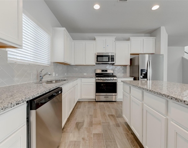 10716 Timber Brook Pass - Photo Thumbnail 7