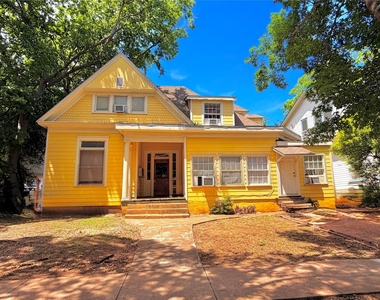 908 W 22nd St - Photo Thumbnail 1