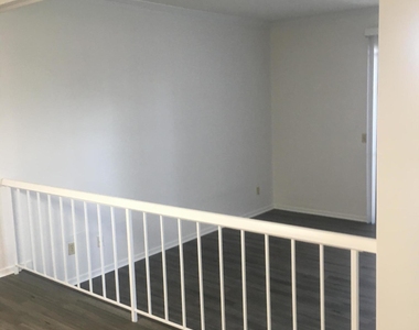 7703 Las Palmas Way - Photo Thumbnail 17