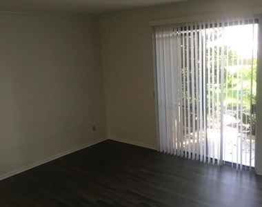 7703 Las Palmas Way - Photo Thumbnail 18