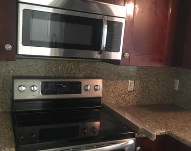 7703 Las Palmas Way - Photo Thumbnail 14