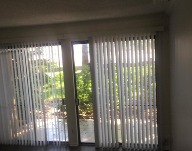 7703 Las Palmas Way - Photo Thumbnail 19
