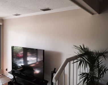 7703 Las Palmas Way - Photo Thumbnail 8