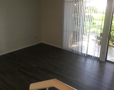 7703 Las Palmas Way - Photo Thumbnail 32