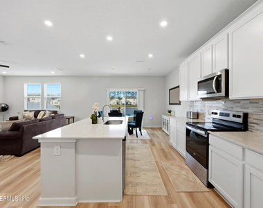 14742 Cashew Avenue - Photo Thumbnail 15