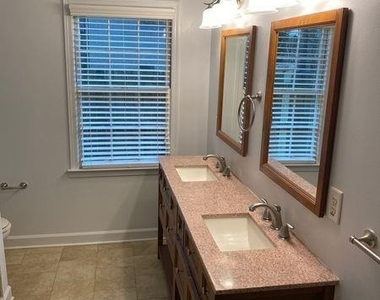 1970 Wells Drive Sw - Photo Thumbnail 7