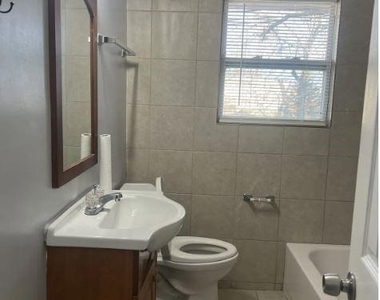 305 W Oak Street - Photo Thumbnail 17