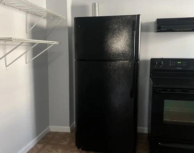 305 W Oak Street - Photo Thumbnail 5